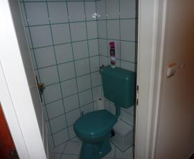 Kiadó szoba 2 főre Mosonmagyaróváron parkos zöld övezetben, zárt parkolóval, belvárosban.